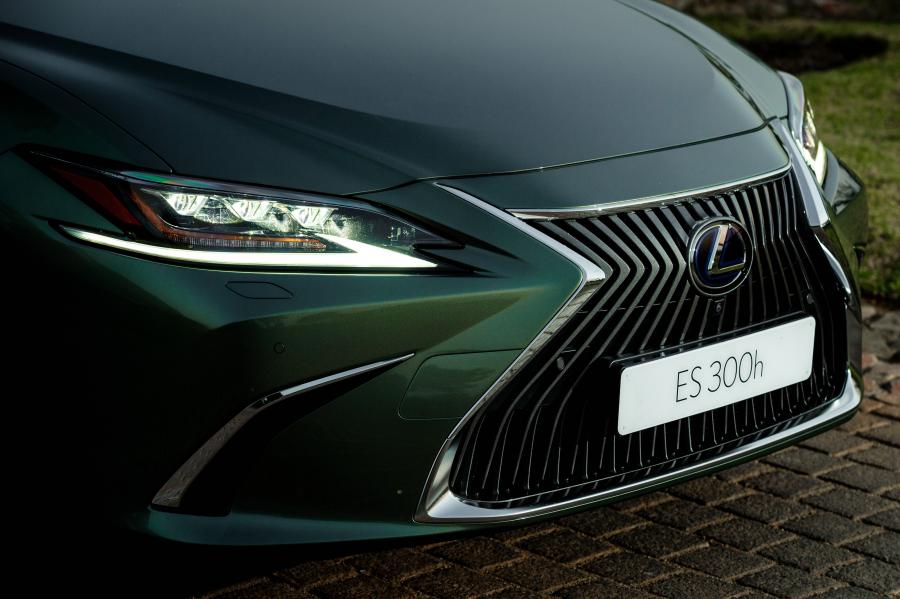Детали экстерьера Lexus ES300h 2018 года  (ZA) (фото 9 из 45)